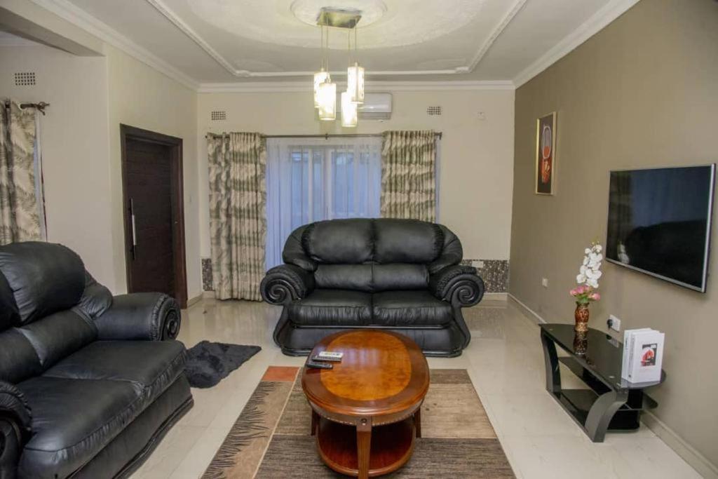 Royal Suites Apartments Lusaka Exterior photo
